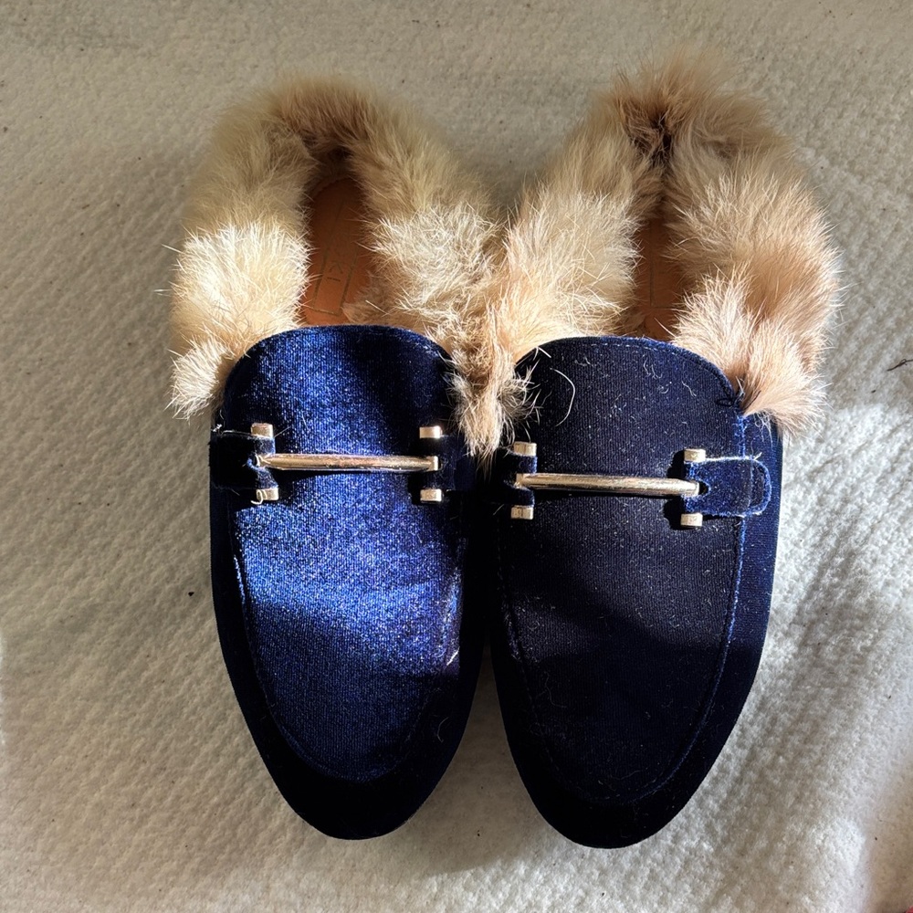Princetown mules in blue velvet with faux fur